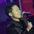 Sandhy Sondoro di Panggung Liputan 6 Awards 2012