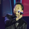 Sandhy Sondoro di Panggung Liputan 6 Awards 2012
