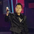 Sandhy Sondoro di Panggung Liputan 6 Awards 2012