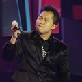 Sandhy Sondoro di Panggung Liputan 6 Awards 2012