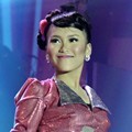 Ayu Ting Ting di Panggung Liputan 6 Awards 2012