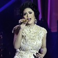 Krisdayanti di Panggung Liputan 6 Awards 2012