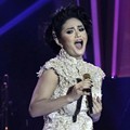 Krisdayanti di Panggung Liputan 6 Awards 2012