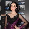 Arumi Bachsin Tampil Cantik dalam Nuansa Ungu