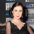 Arumi Bachsin Tampil Cantik dalam Nuansa Ungu