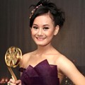 Dinda Hauw Raih Penghargaan Pendatang Baru Wanita Terfavorit