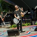Chris Daughtry Saat Konser di PBS National Memorial Day 2012