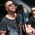 Chris Daughtry Saat Konser di PBS National Memorial Day 2012
