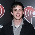 Logan Lerman di Konser iHeartRadio
