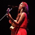Aksi Christina Perri di Konser 'Lovestrong'