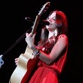 Aksi Christina Perri di Konser 'Lovestrong'