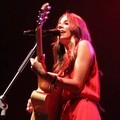 Christina Perri Saat Menyanyikan 'Tragedy'