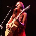 Christina Perri Saat Menyanyikan 'Tragedy'