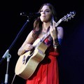 Christina Perri Saat Menyanyikan 'Tragedy'