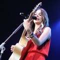 Christina Perri Saat Menyanyikan 'Tragedy'