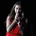 Konser 'Lovestrong' Christina Perri dengan Ciri Khas Bunga Mawar