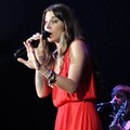 Konser 'Lovestrong' Christina Perri dengan Ciri Khas Bunga Mawar