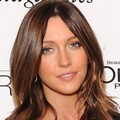 Katie Cassidy di Annual L'Oreal Paris Women of Worth Awards