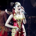 Aksi Mulan Jameela di Konser Mahakarya