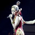 Aksi Mulan Jameela di Konser Mahakarya