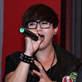 Rafael Tan Personil SM*SH Saat Mempromosikan VCD Karaoke