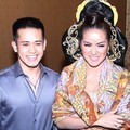 Olla Ramlan dan Aufar Hutapea di Acara Live Painting Batik Kudus Agnes Budhisurya