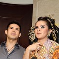 Olla Ramlan dan Aufar Hutapea di Acara Live Painting Batik Kudus Agnes Budhisurya