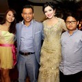 Anang Hermansyah dan Keluarga di Resepsi Pernikahan Ayu Dewi