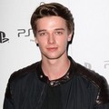 Patrick Schwarzenegger di Acara PS VITA  Portable Entertainment System