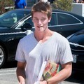 Patrick Schwarzenegger Saat Ditemui di Le Pain Quotidien