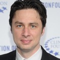 Zach Braff di Acara 'A Decade Of Difference' Gala