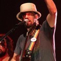 Aksi Jason Mraz di Konser 'Tour is a Four Letter Word'