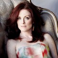 Julianne Moore Berpose Untuk Majalah Fairlady