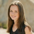 Alexis Bledel Berpose Untuk Majalah Allure