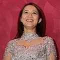 Okie Agustina Saat Fitting Gaun Pengantin di Eva Bun Wedding Gallery