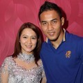 Okie Agustina dan Gunawan Dwi Cahyo Saat Fitting Gaun Pengantin di Eva Bun Wedding Gallery