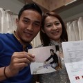 Okie Agustina dan Gunawan Dwi Cahyo Saat Fitting Gaun Pengantin di Eva Bun Wedding Gallery