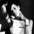 Rihanna Dengan Paduan Busana Emporio Armani dan Donna Karan di Harper's Bazaar Edisi Agustus 2012