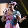 Regina Ivanova di Panggung 'Result & Reunion Show' Indonesian Idol 2012