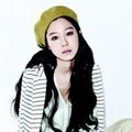 Gong Hyo Jin Berpose Untuk Promo Uniqlo Fashion