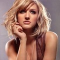 Ashlee Simpson Berpose Untuk Majalah CosmoGirl