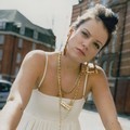 Lily Allen Berpose Untuk Promo Album 'Alright, Still'