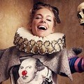 Sienna Miller Berpose Untuk Majalah Love