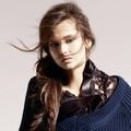 Nina Dobrev Berpose Untuk Majalah Elle