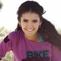 Nina Dobrev Berpose Untuk Majalah Seventeen