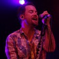 David Cook Menyanyikan 'Champaign Supernova' Saat Konser di Indonesia