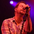 David Cook Menyanyikan 'Champaign Supernova' Saat Konser di Indonesia