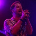 David Cook Menyanyikan 'Champaign Supernova' Saat Konser di Indonesia