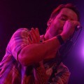 David Cook Menyanyikan 'Fade Into Me' Saat Konser di Indonesia