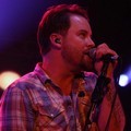 David Cook Menyanyikan 'Fade Into Me' Saat Konser di Indonesia